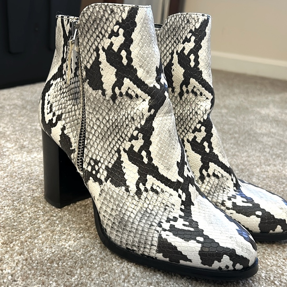 Aldo Snake Skin Boots 🖤